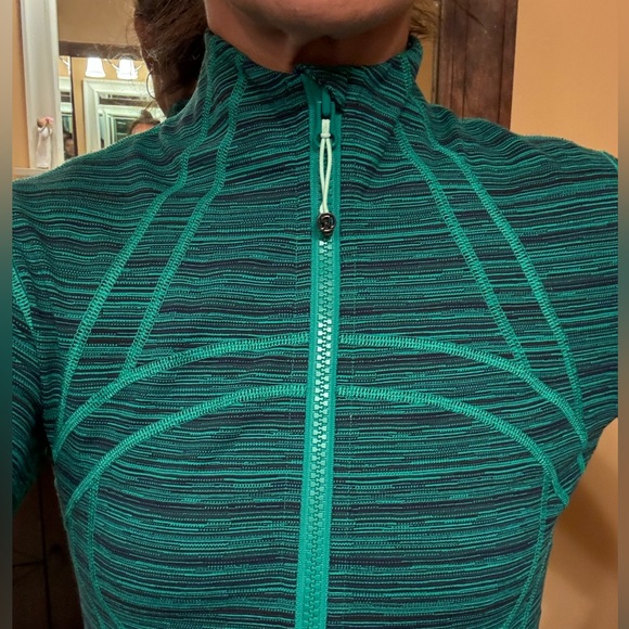 LULU LEMON SPORT JACKET LIKE NEW - Picture 6 of 9